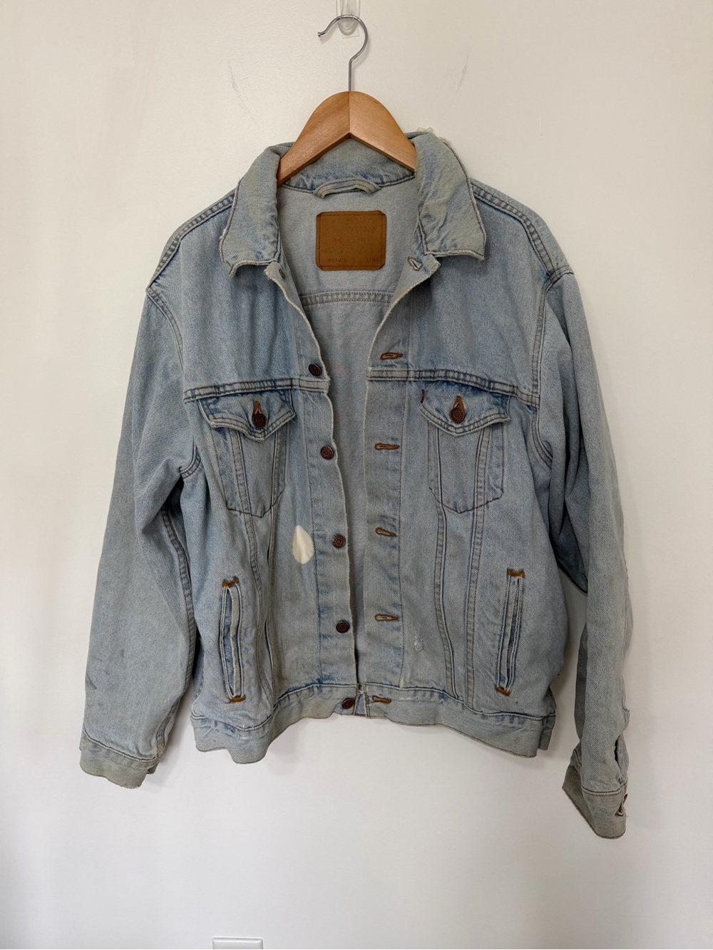 Vintage Levi’s Light Wash Distressed Denim Trucker Jacket Oversized Grunge 90s L